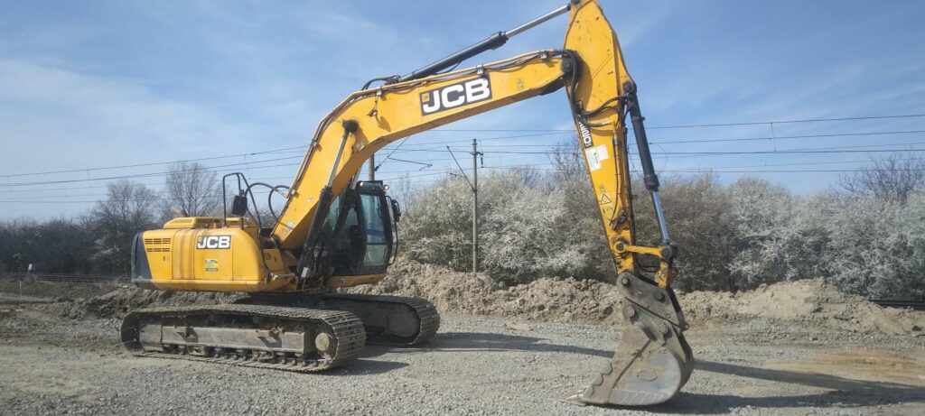 jcb_220lc